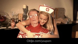 Megérkezett a nővérke